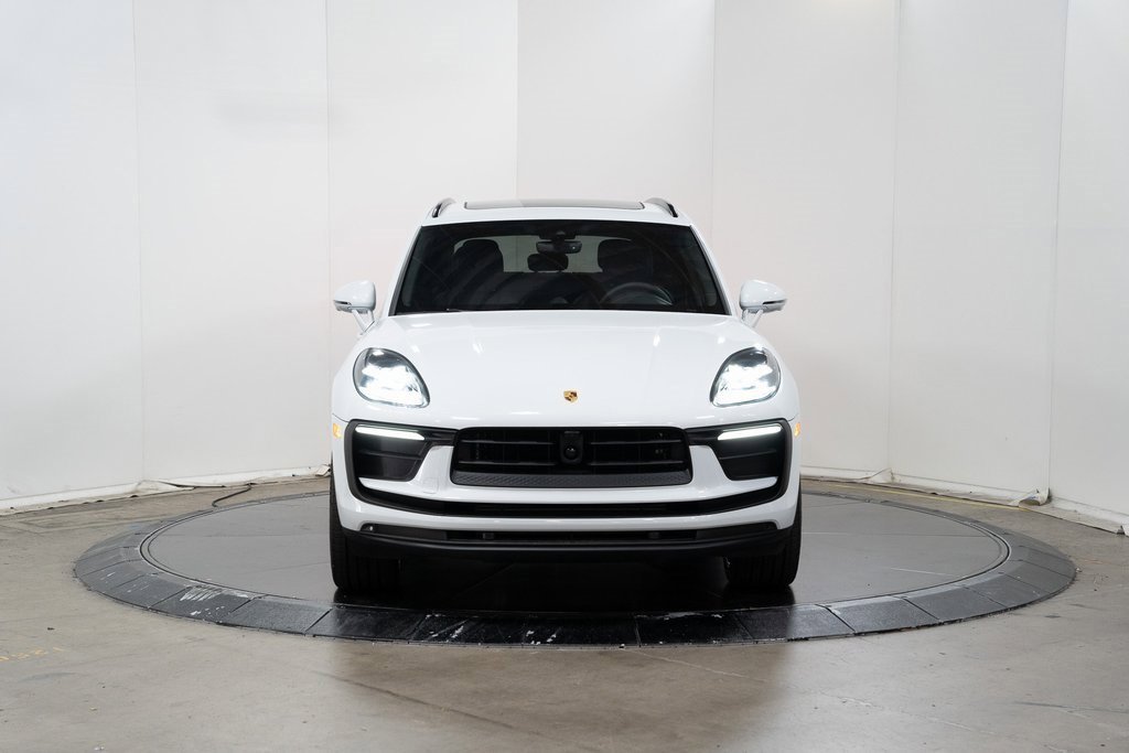 Used 2024 Porsche Macan image 8