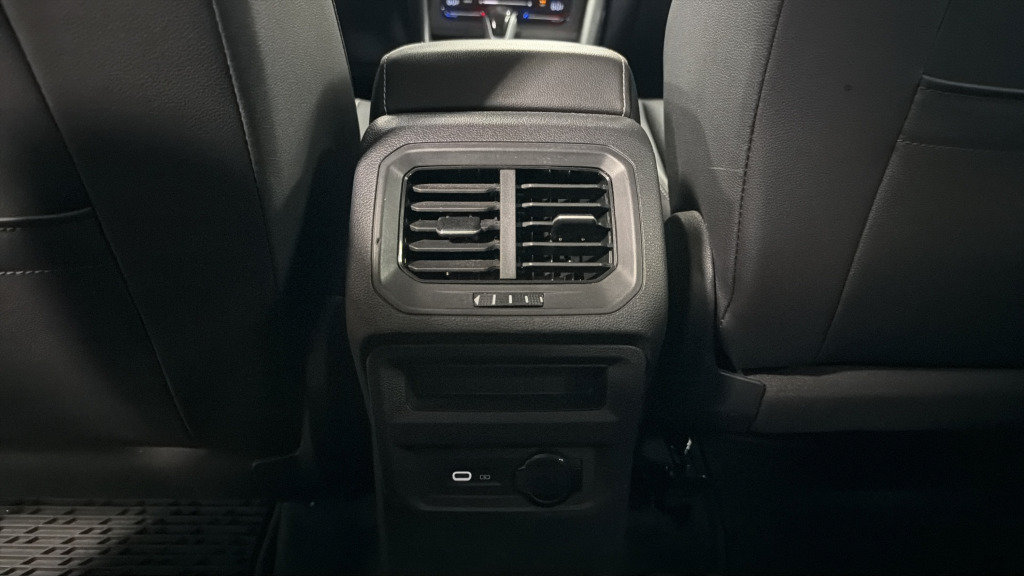 Certified 2024 Volkswagen Tiguan SE AWD/4WD image 32