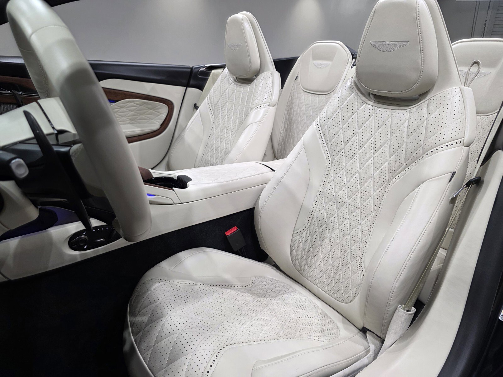 Used 2024 Aston Martin DB12 Volante image 12