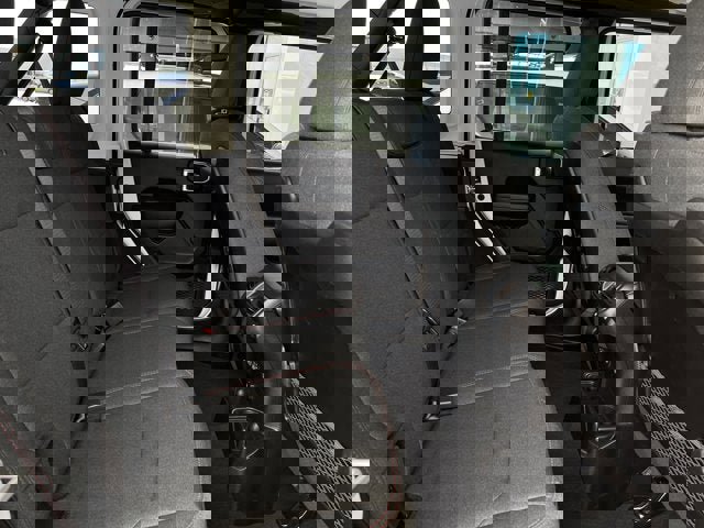 Used 2025 Jeep Wrangler Unlimited Rubicon image 30