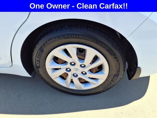 Used 2019 Hyundai Elantra SE image 16