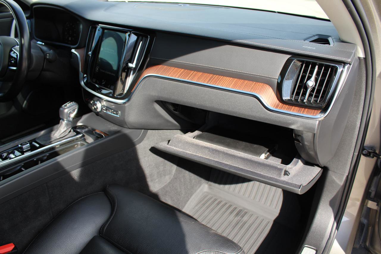 Used 2020 Volvo V60 T5 Cross Country image 60