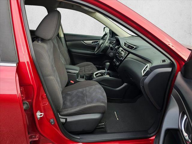 Used 2016 Nissan Rogue SV image 10