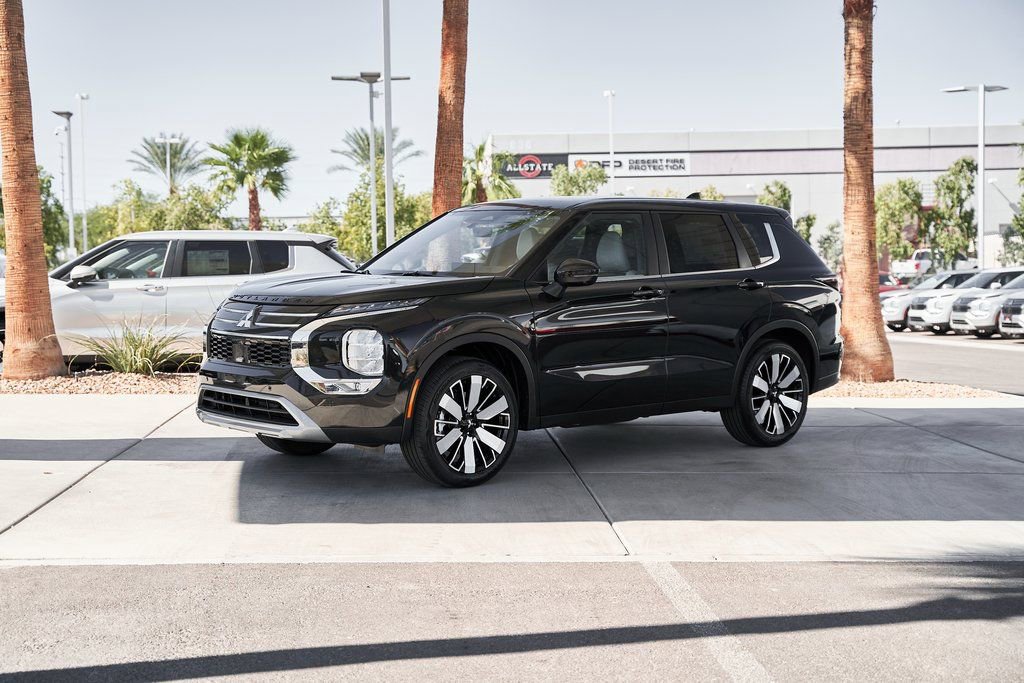 Used 2025 Mitsubishi Outlander SE FWD image 4