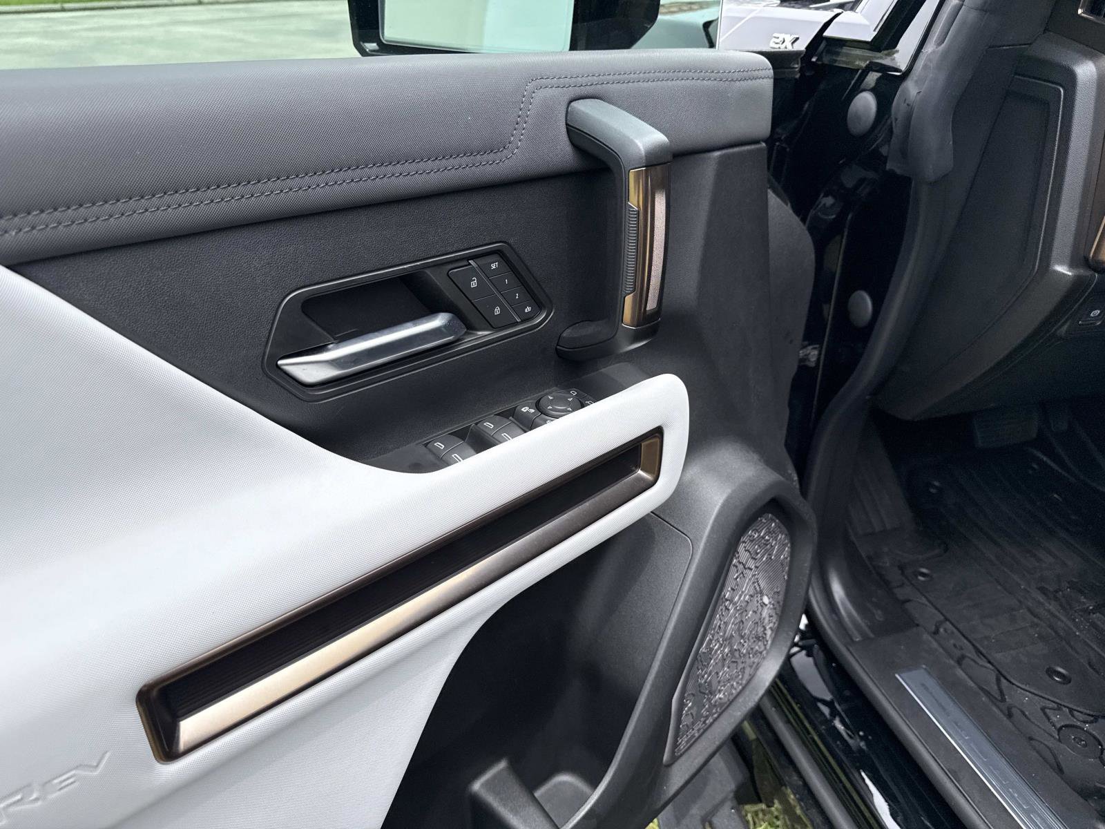 Used 2024 GMC Hummer EV 2X w/ LPO, Illumination Package AWD/4WD image 19