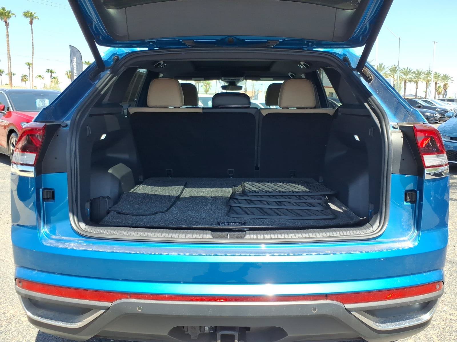 Certified 2024 Volkswagen Atlas Cross Sport SE w/ Panoramic Sunroof Package AWD/4WD image 17