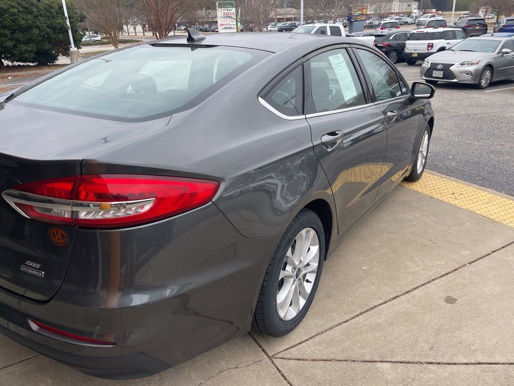 Used 2020 Ford Fusion SE image 4