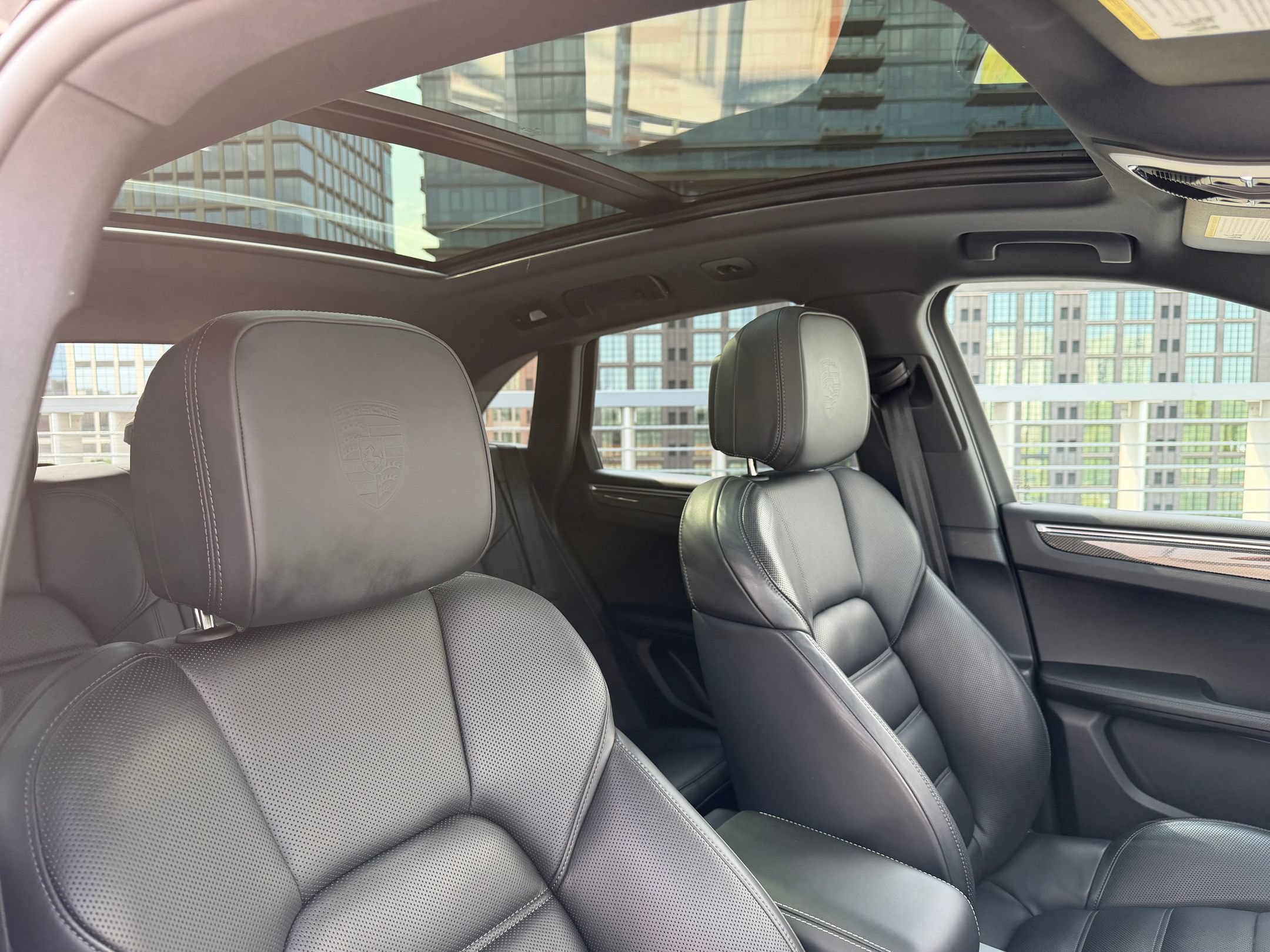 Certified 2024 Porsche Macan S AWD/4WD image 21