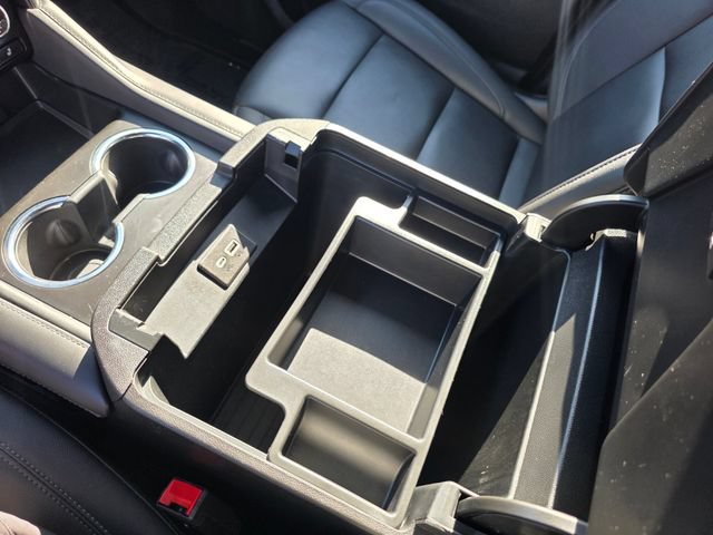 Used 2024 Chevrolet Suburban LT RWD image 44