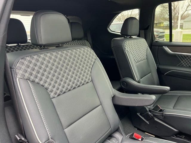 Used 2024 GMC Acadia Denali w/ Super Cruise Package image 17