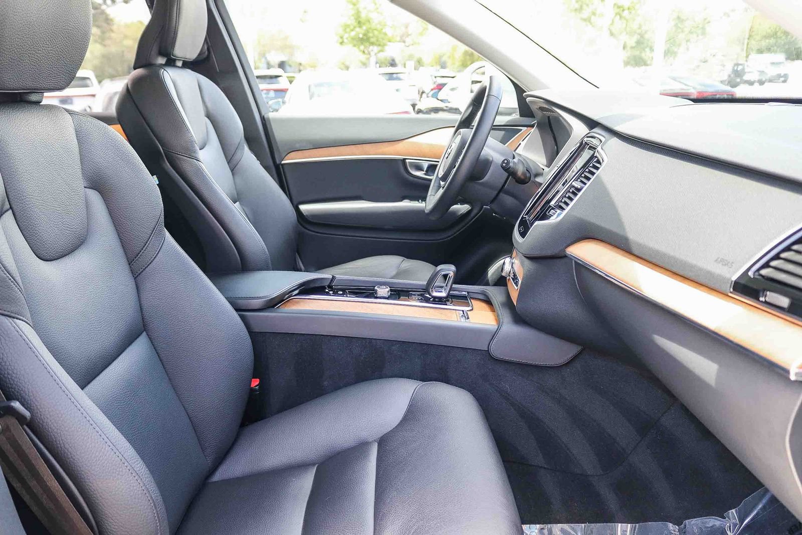 Used 2024 Volvo XC90 B6 Plus w/ Protection Package Premier AWD/4WD image 18