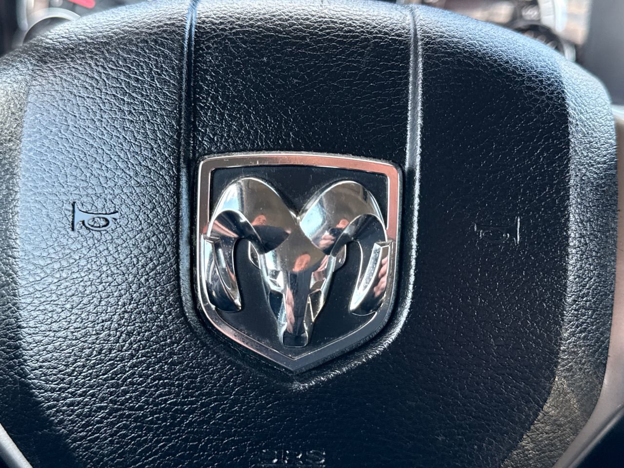 Used 2016 RAM 1500 Laramie w/ Convenience Group image 28