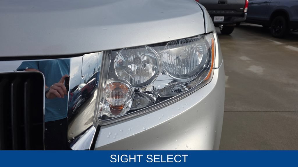 Used 2011 Jeep Grand Cherokee Laredo AWD/4WD image 9