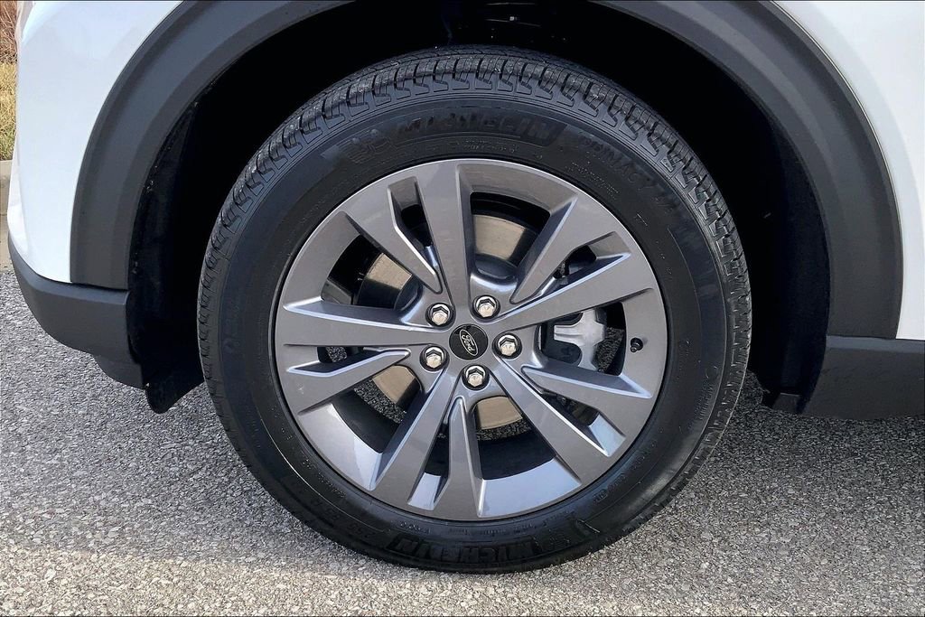 Used 2026 Ford Explorer Active w/ Active Comfort Package AWD/4WD image 8
