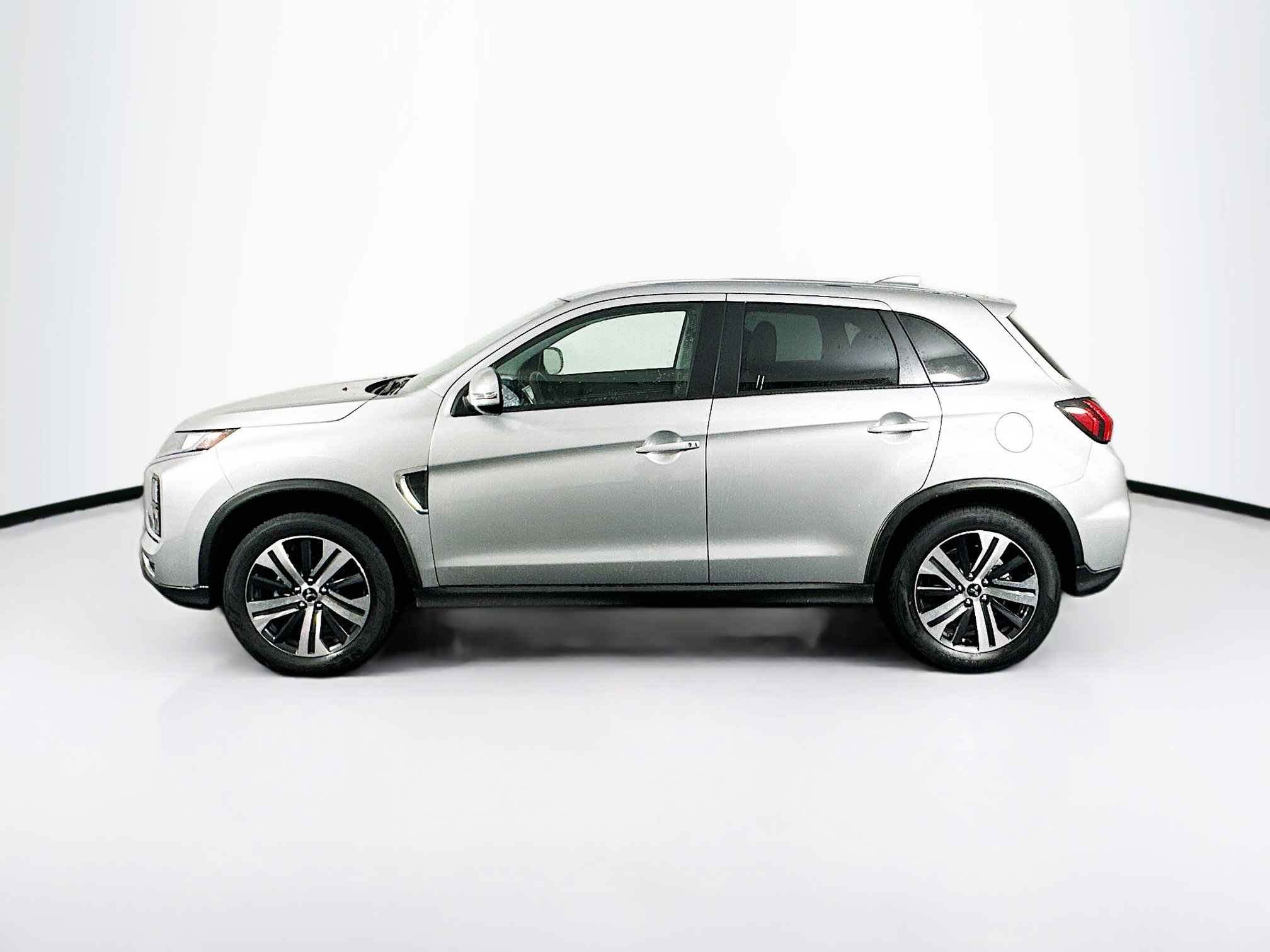 Used 2025 Mitsubishi Outlander Sport SE image 4