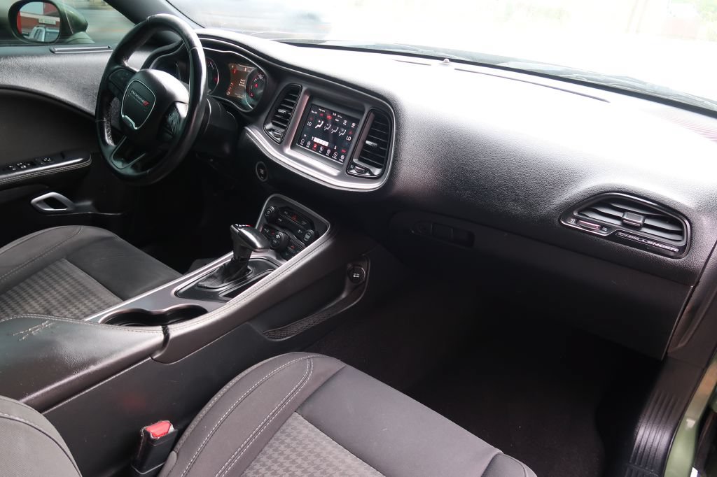 Used 2019 Dodge Challenger SXT RWD image 9