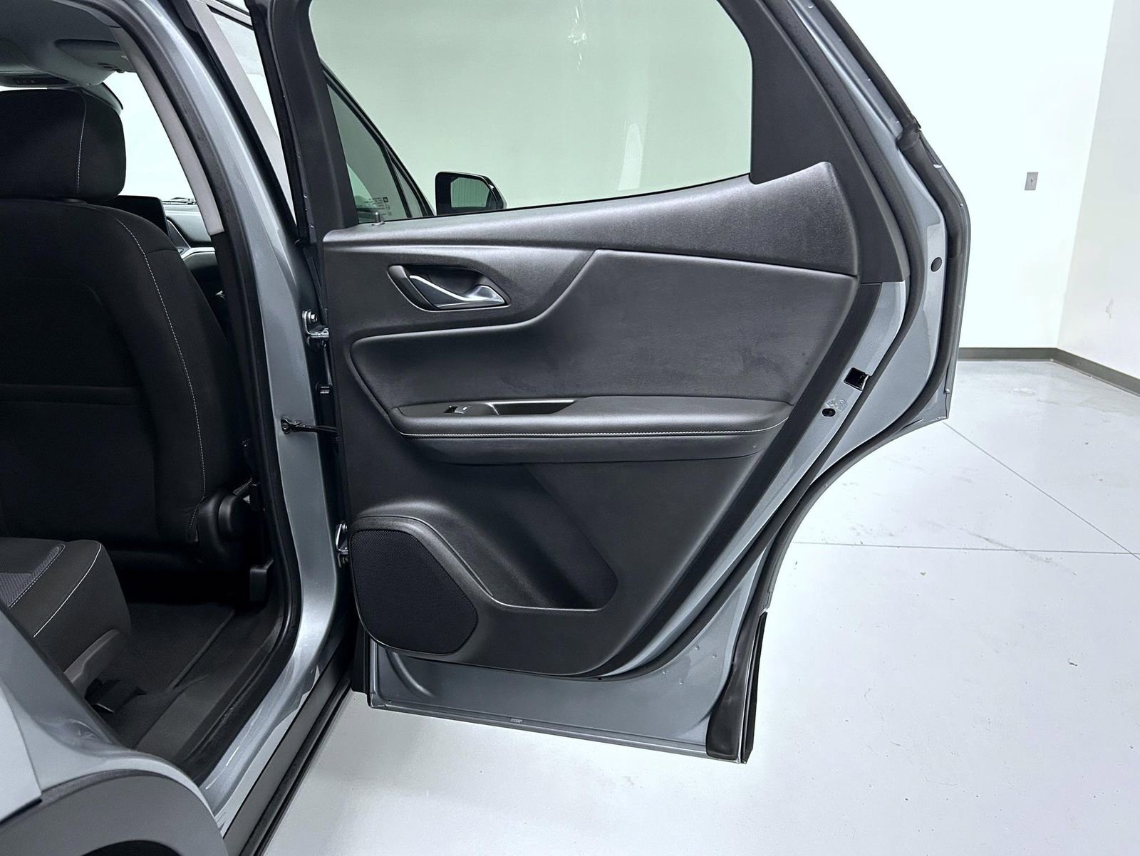 Used 2025 Chevrolet Blazer LT AWD/4WD image 17