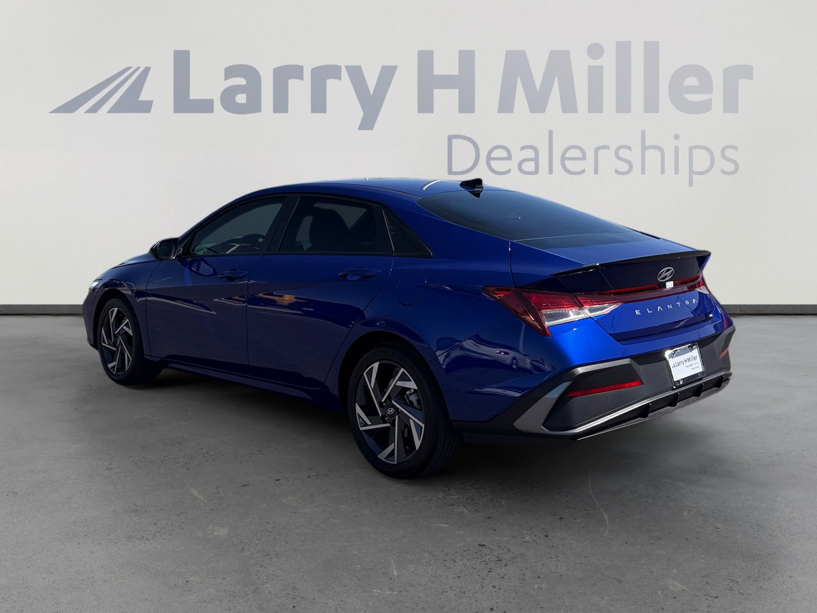 Certified 2025 Hyundai Elantra Sport FWD image 3