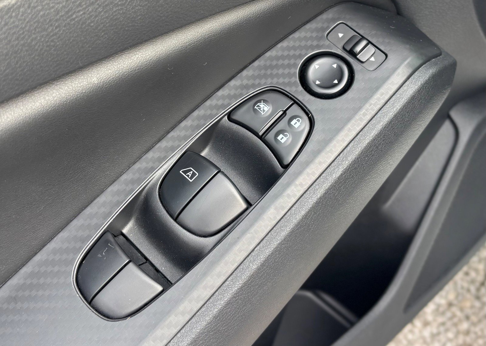 Used 2025 Nissan Altima 2.5 SV image 25