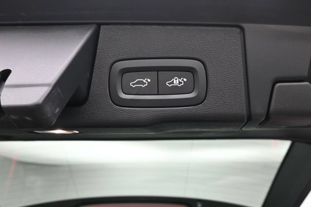 Used 2023 Volvo XC60 B6 Ultimate w/ Climate Package AWD/4WD image 32
