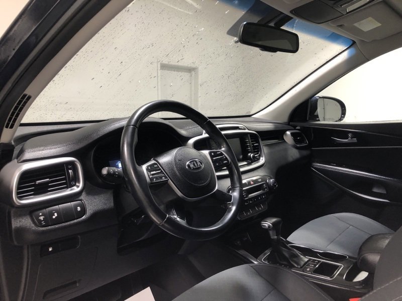 Used 2019 Kia Sorento LX w/ LX Convenience Package image 18