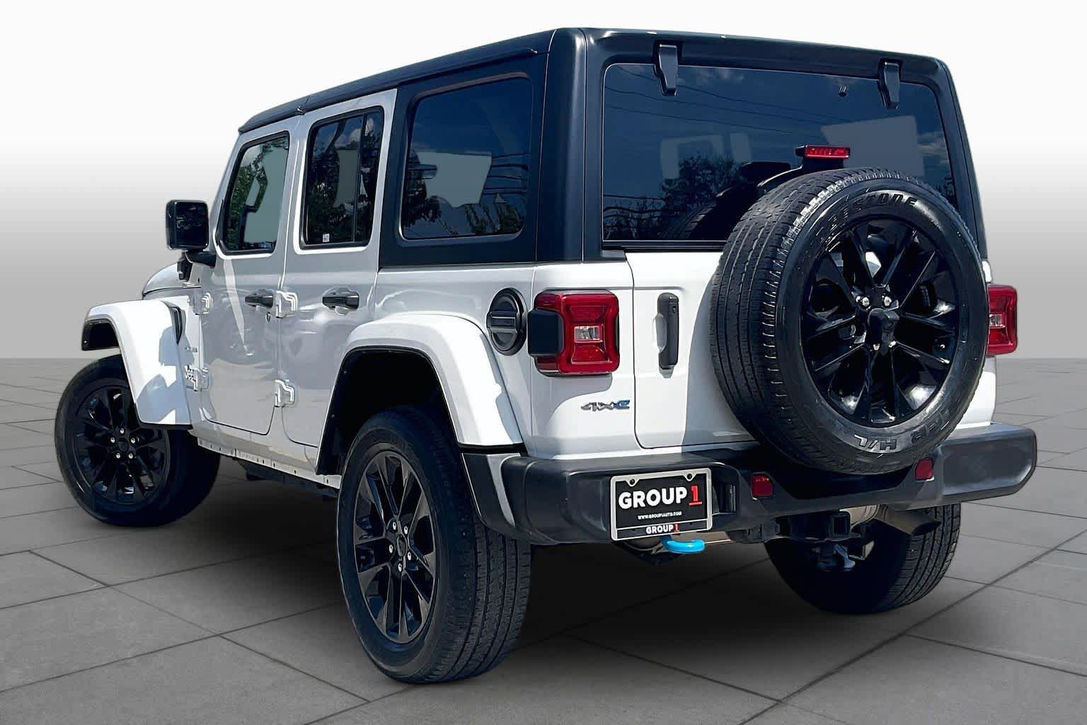 Used 2023 Jeep Wrangler Unlimited Sahara AWD/4WD image 10