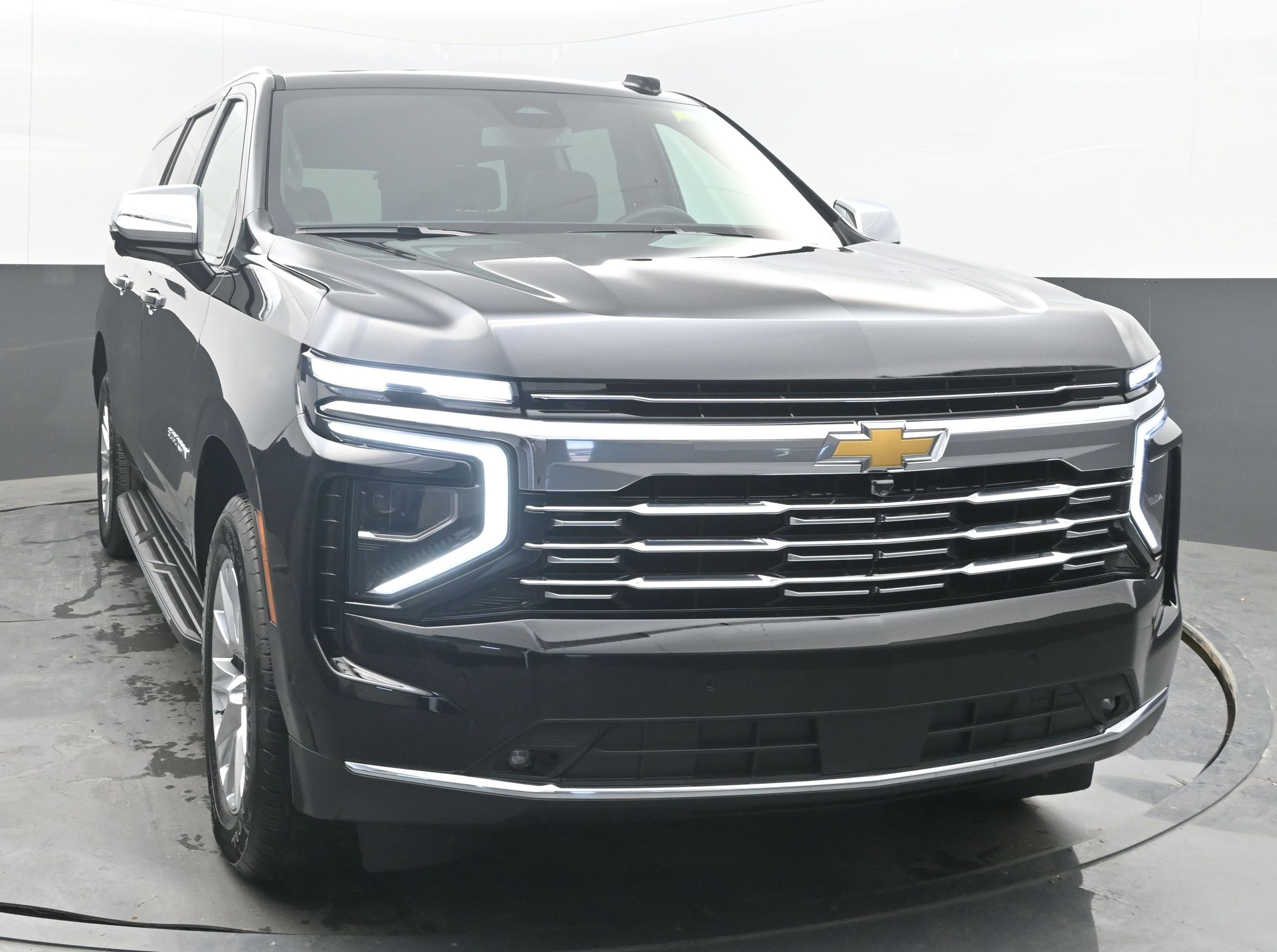 New 2026 Chevrolet Suburban Premier w/ Sun And Tow Package AWD/4WD image 3