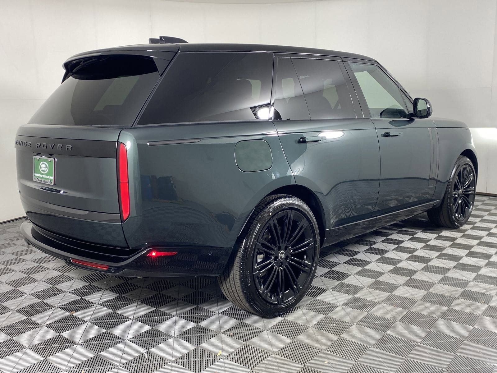 New 2025 Land Rover Range Rover SE image 8