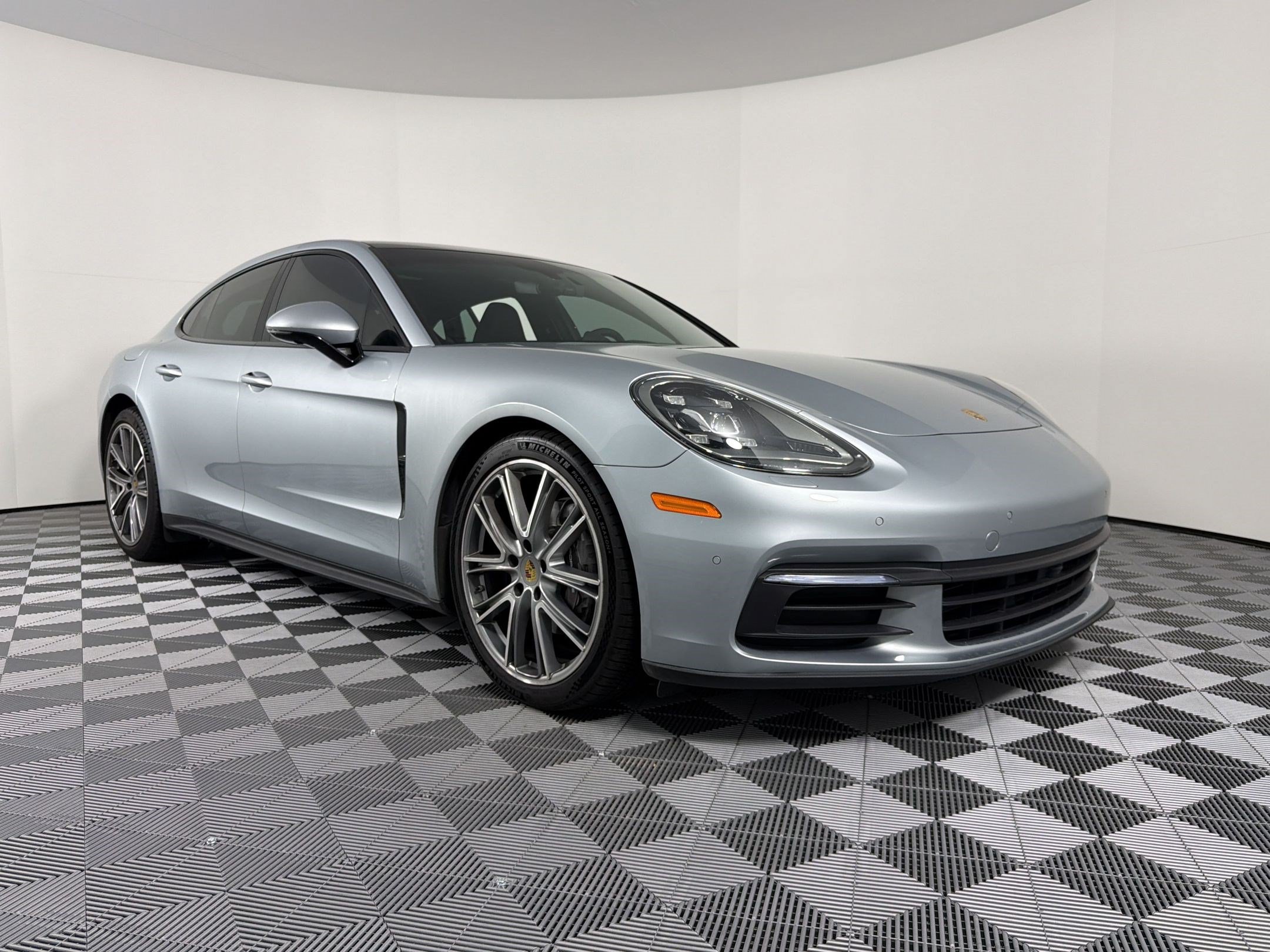 Certified 2019 Porsche Panamera image 7