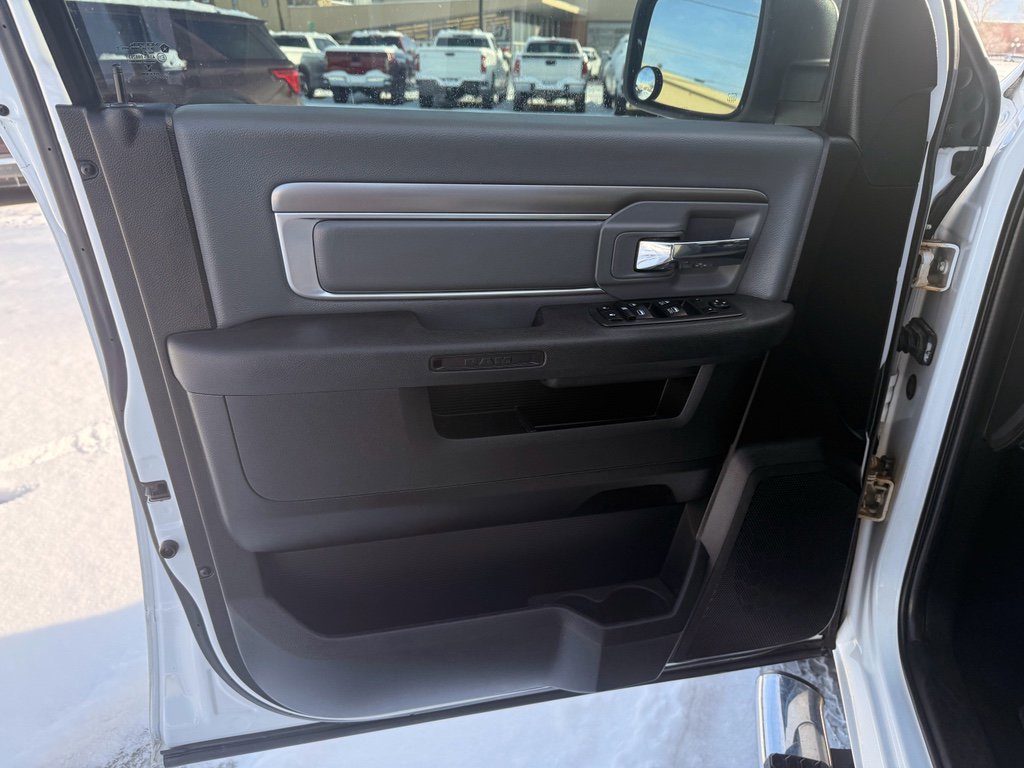 Used 2021 RAM 1500 Classic SLT image 10