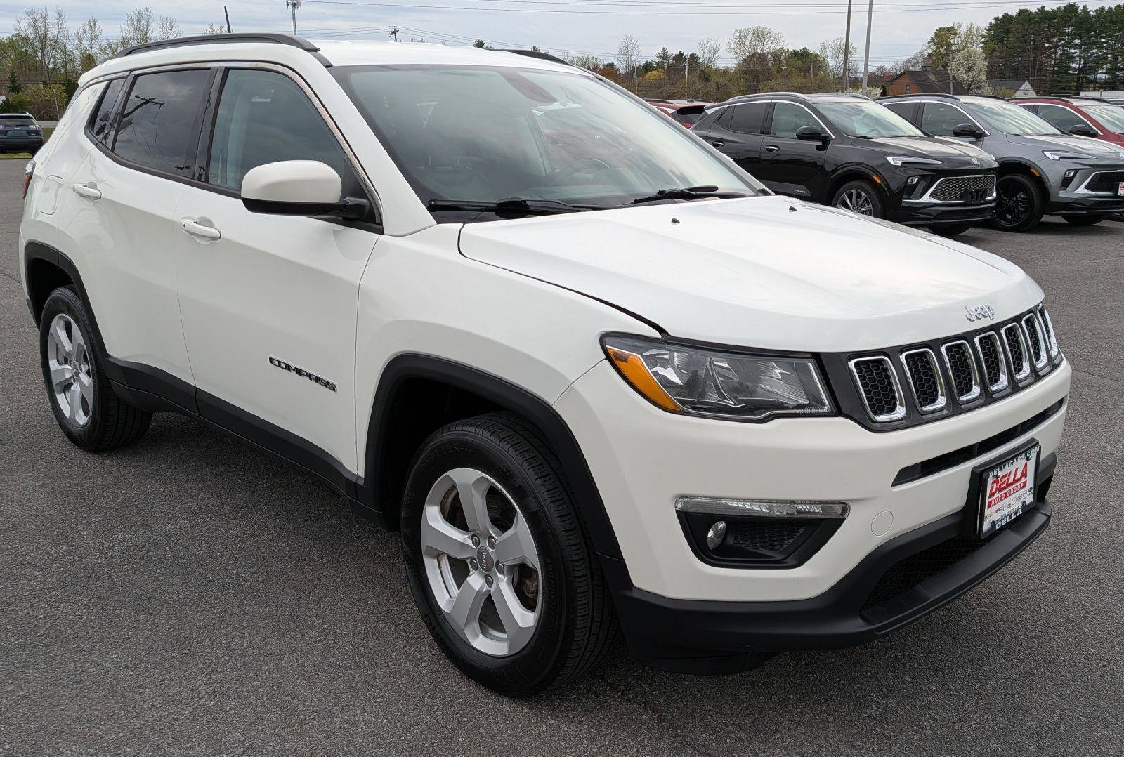 Used 2020 Jeep Compass Latitude w/ Cold Weather Group AWD/4WD image 3