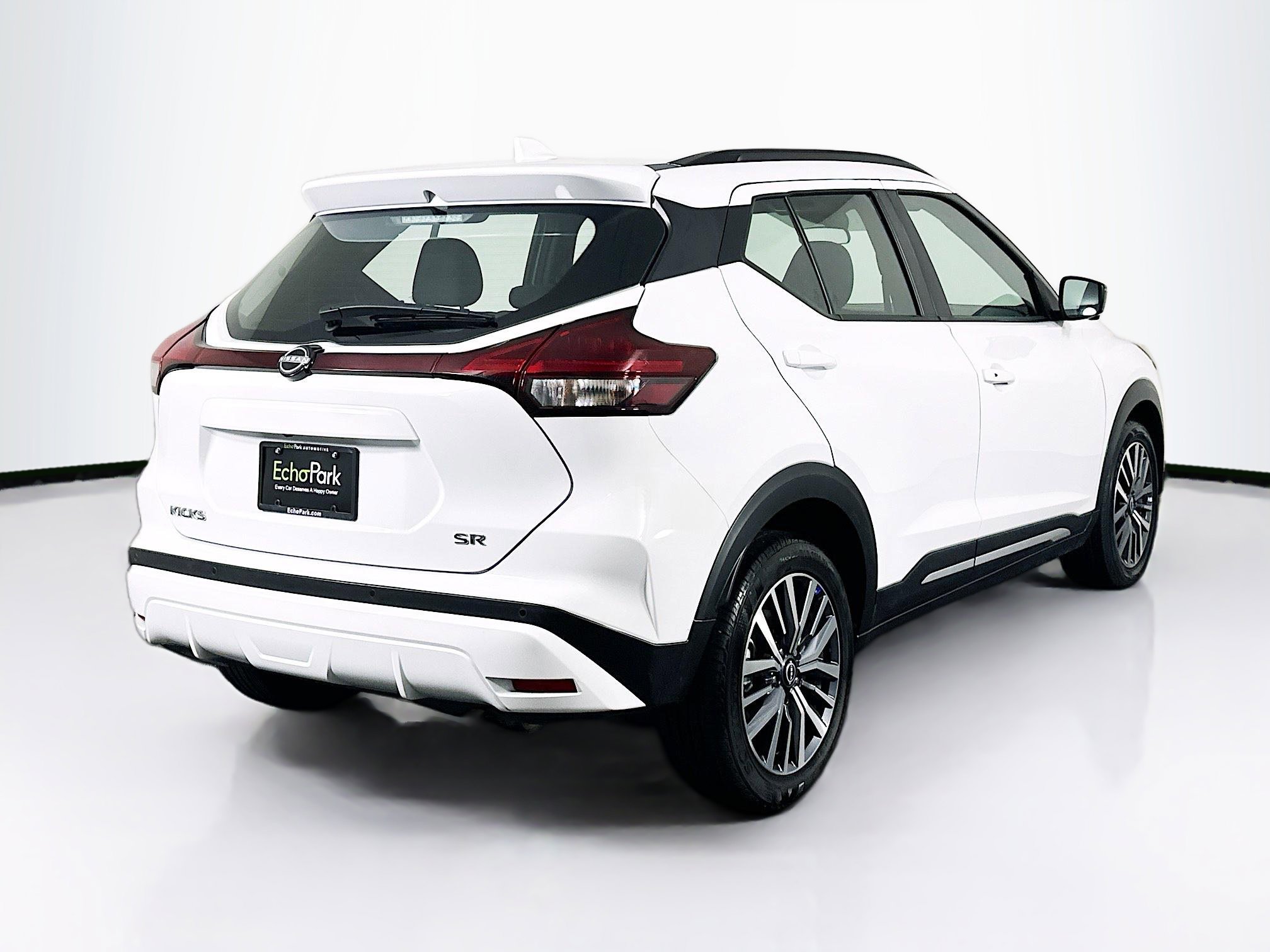 Used 2024 Nissan Kicks SR image 9