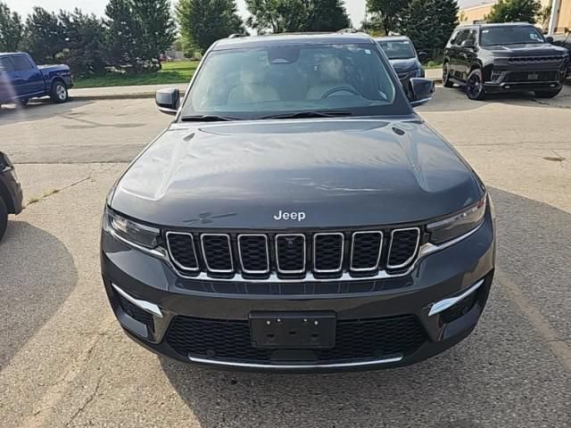 Used 2023 Jeep Grand Cherokee Limited w/ Luxury Tech Group II AWD/4WD image 16