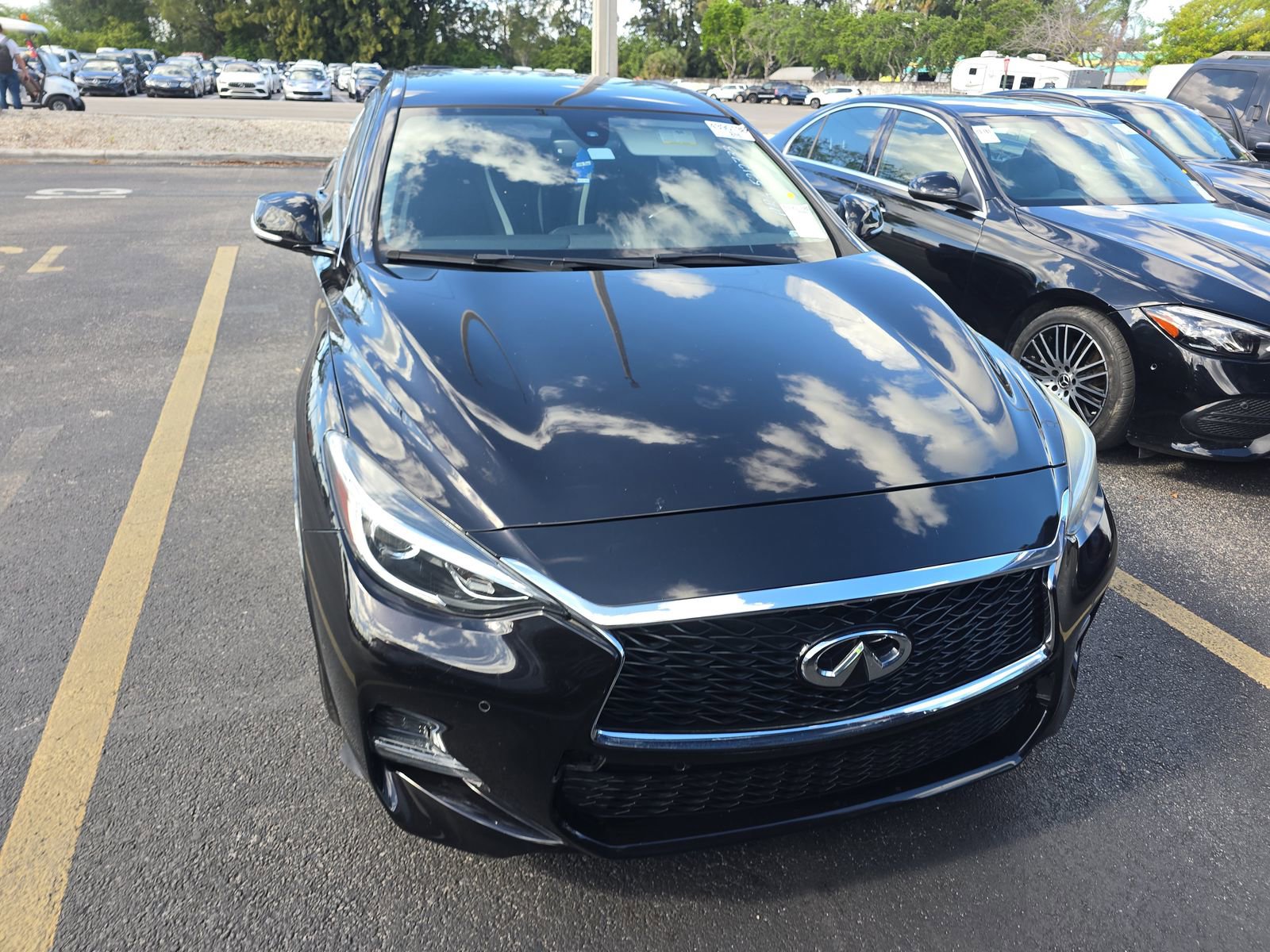 Used 2017 INFINITI QX30 Sport FWD image 2