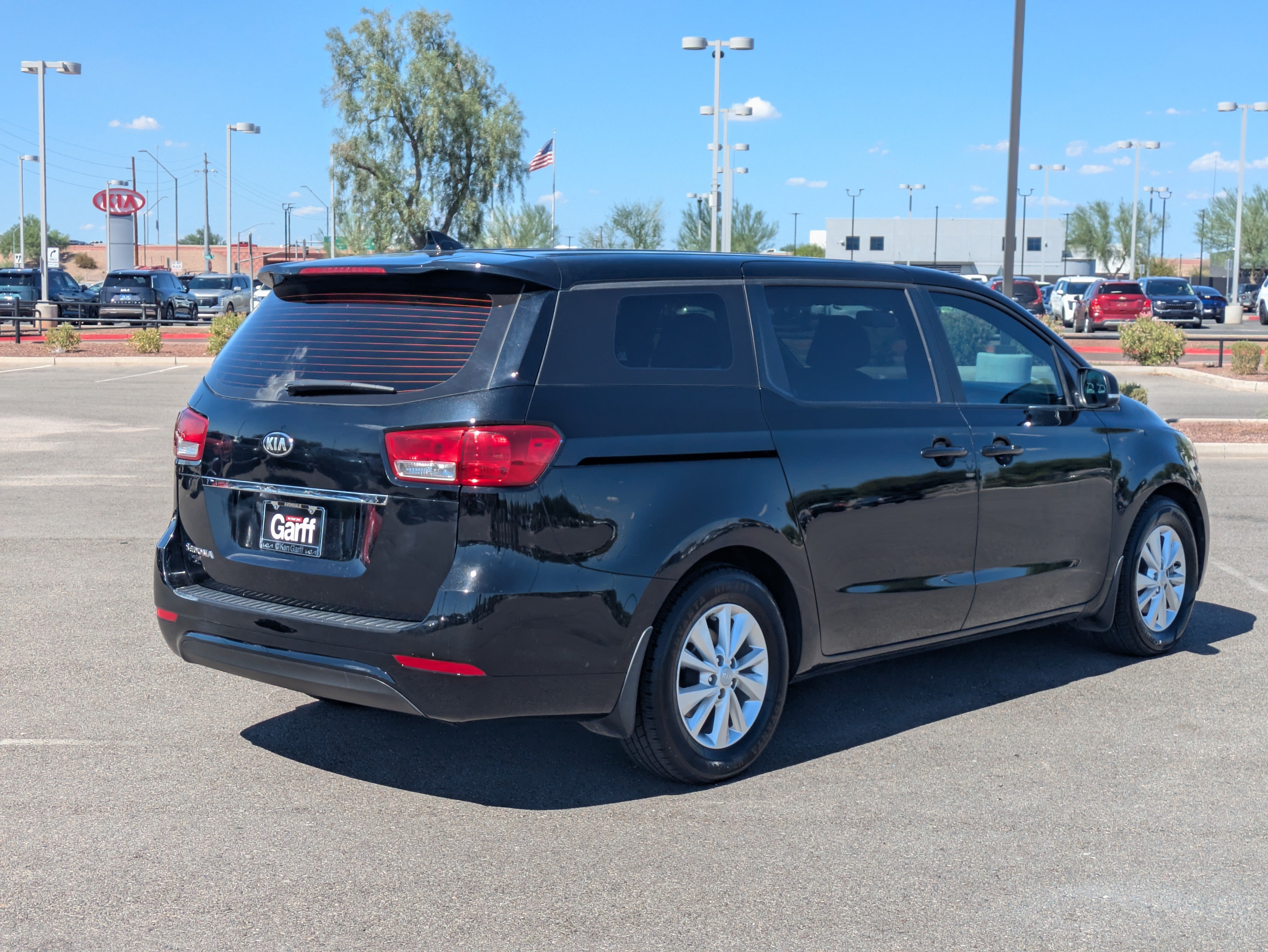 Used 2017 Kia Sedona L FWD image 5
