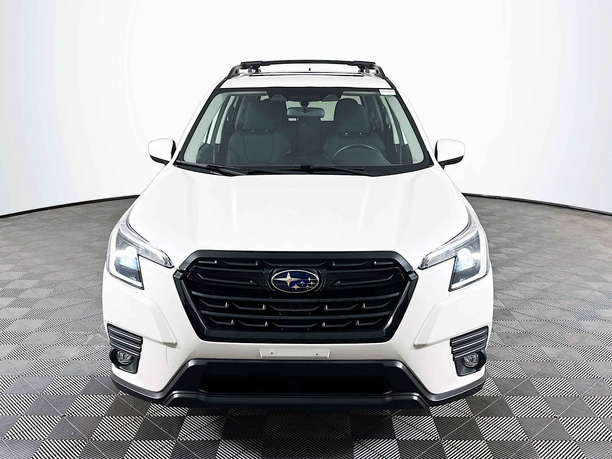 Used 2024 Subaru Forester Premium AWD/4WD image 2