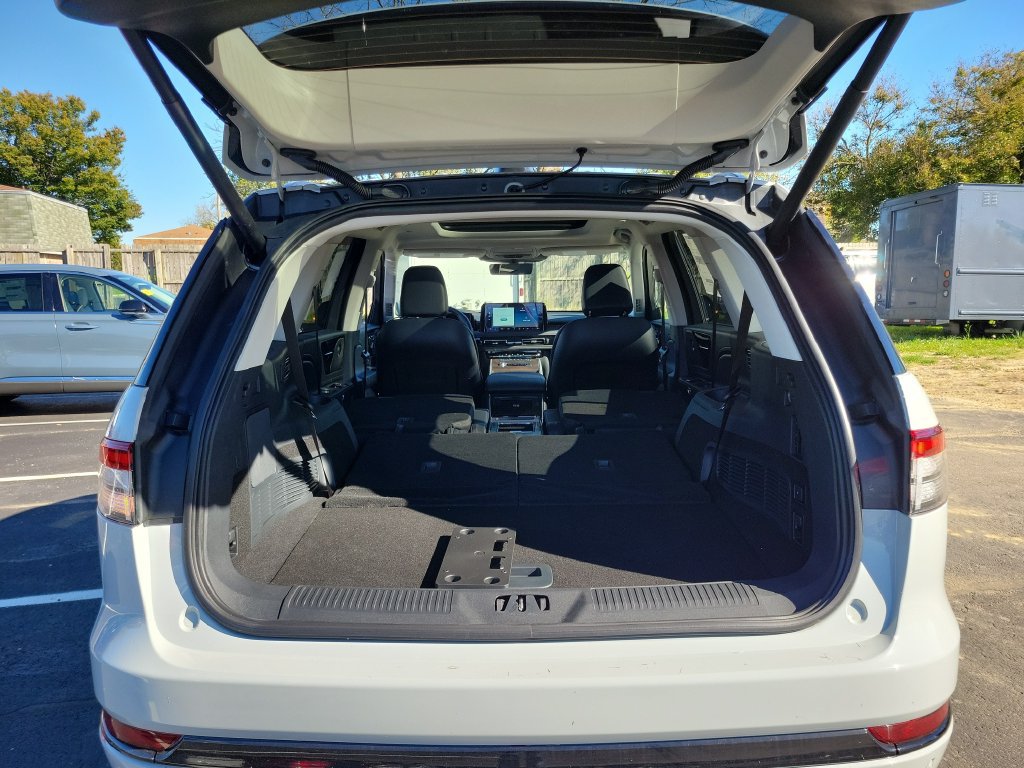 New 2027 Lincoln Aviator Reserve w/ Jet Appearance Package AWD/4WD image 10