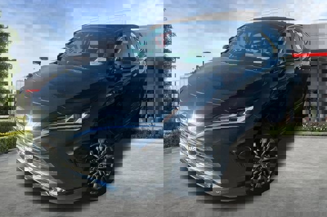 Used 2021 Toyota Venza Limited w/ Carpet Mat Package (TMS) image 2