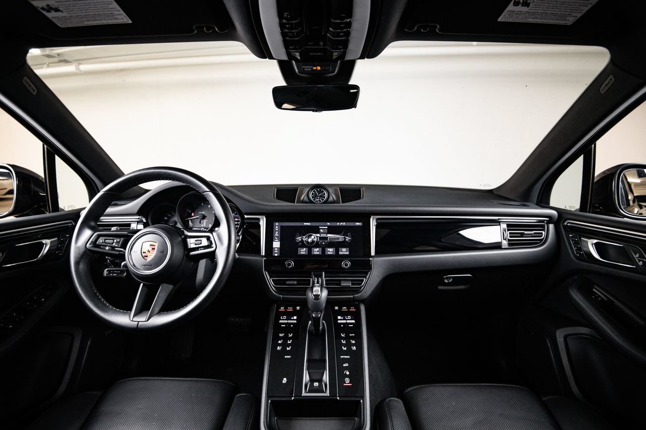Certified 2022 Porsche Macan AWD/4WD image 25