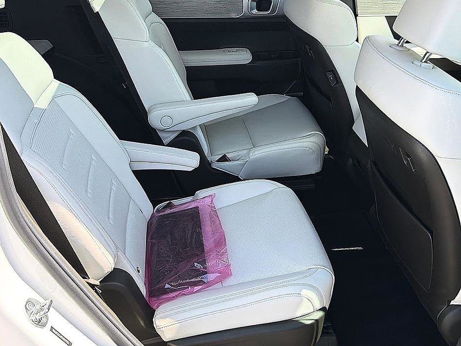 Used 2025 Hyundai Santa Fe Calligraphy AWD/4WD image 24