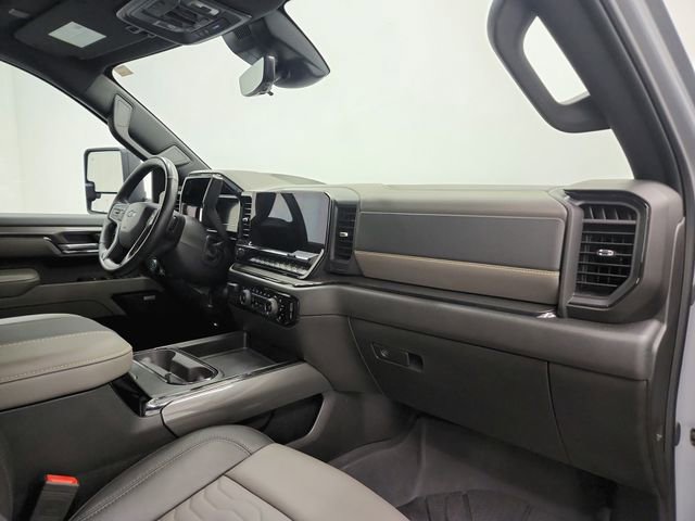 Used 2025 Chevrolet Silverado 2500 ZR2 w/ Technology Package image 40