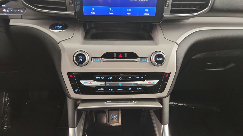 Used 2023 Ford Explorer XLT w/ Equipment Group 202A AWD/4WD image 16