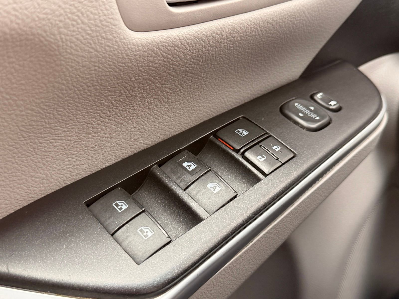 Used 2015 Toyota Camry LE FWD image 17