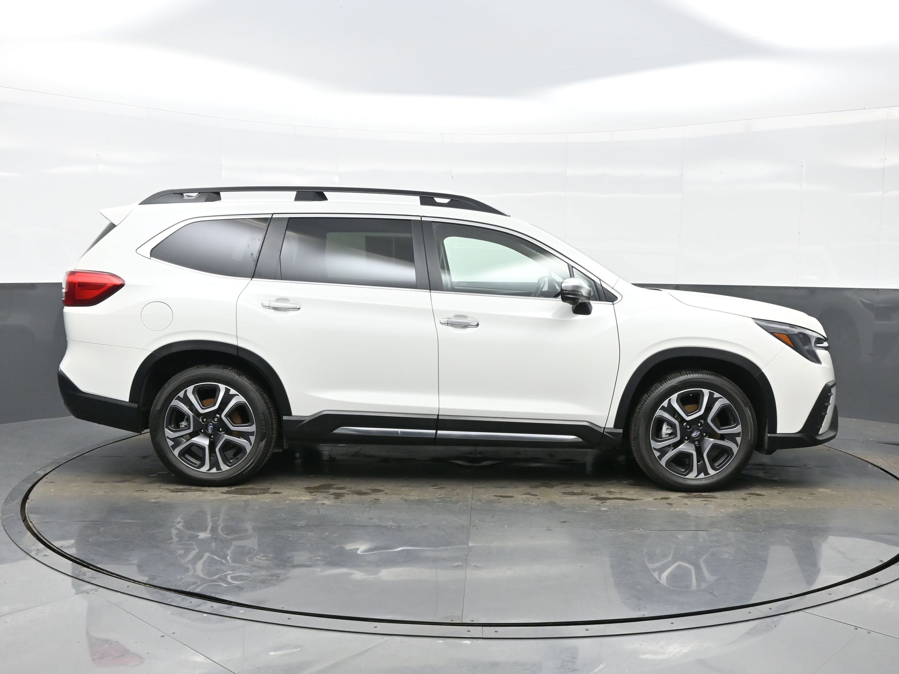 Used 2023 Subaru Ascent Touring image 7