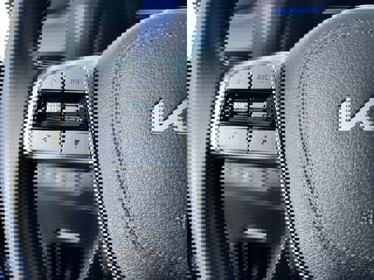 Used 2024 Kia Telluride LX image 16