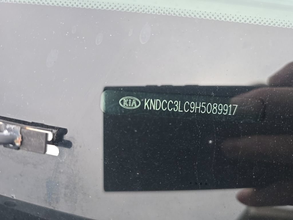 Used 2017 Kia Niro EX FWD image 7