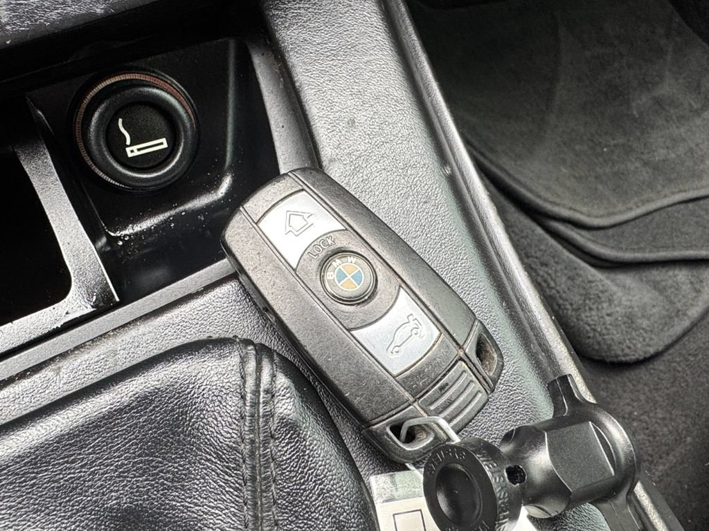 Used 2011 BMW M3 Convertible RWD image 34