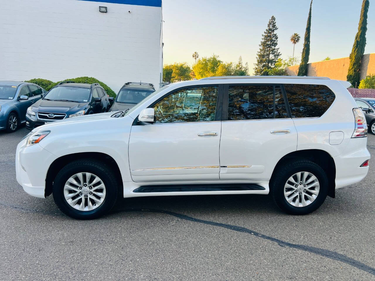 Used 2015 Lexus GX 460 w/ Premium Package AWD/4WD image 5