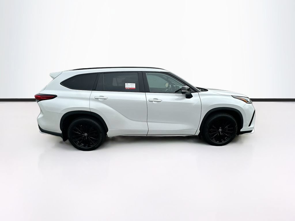 Used 2023 Toyota Highlander XSE AWD/4WD image 11