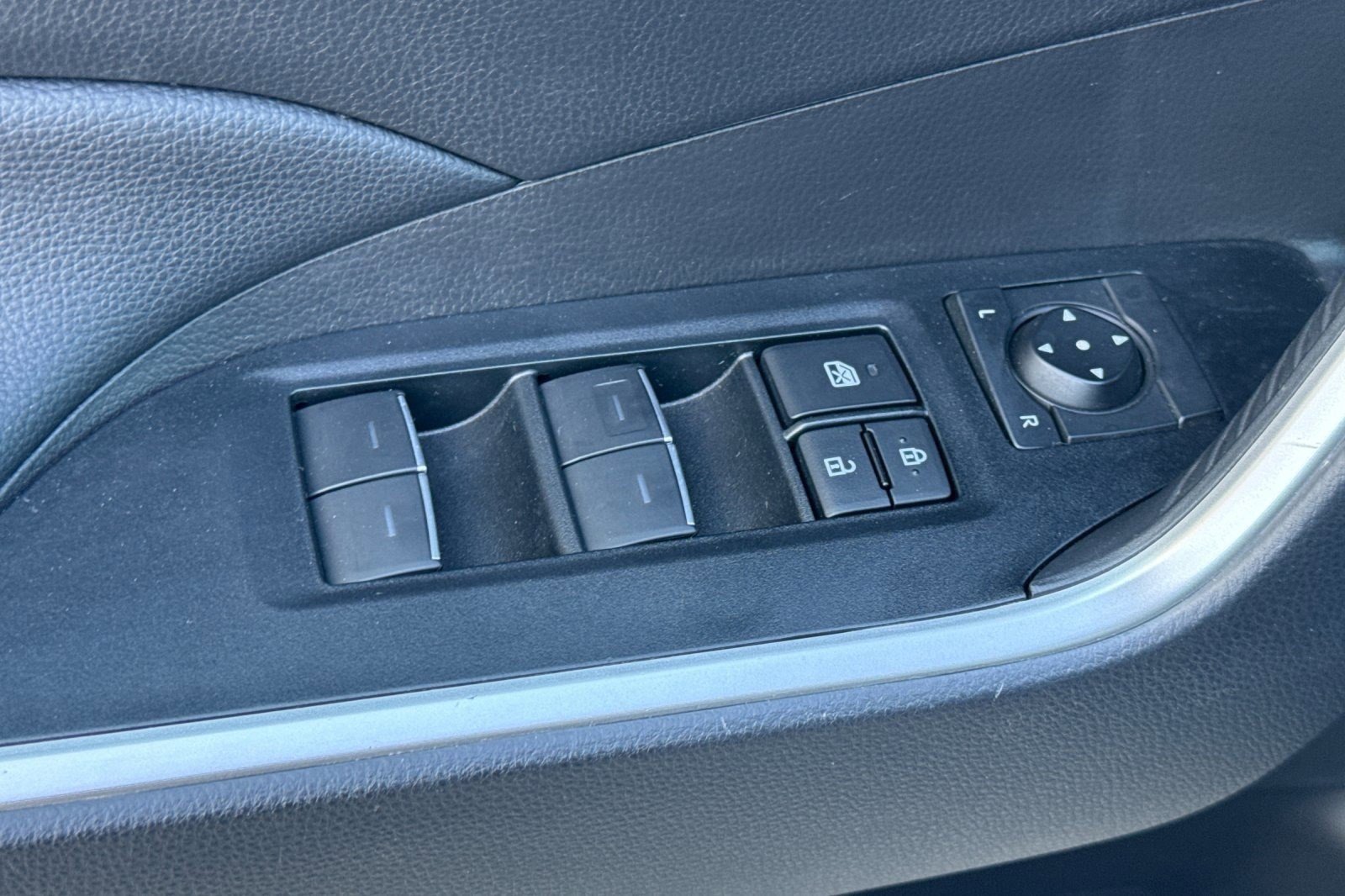 Used 2025 Toyota RAV4 XLE w/ Convenience Package image 13